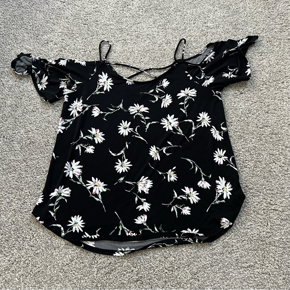 Kaileigh cold shoulder top